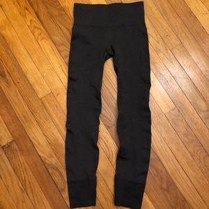 Lulu Lemon ribbed, cuffed ankle leggings